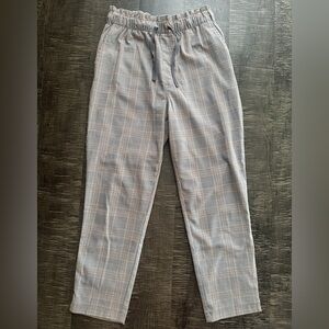Abercrombie & Fitch Women’s Gray and Tan Checkered Ankle Pants (Size M)
